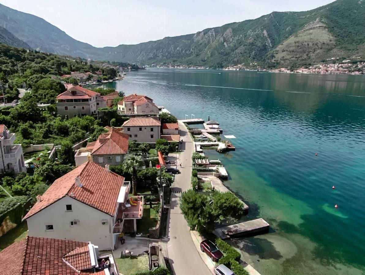 Waterfront Apartment Petrovina Kotor Exterior photo