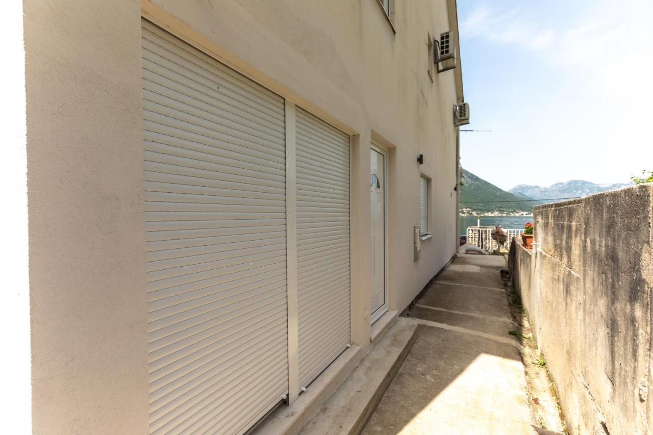 Waterfront Apartment Petrovina Kotor Exterior photo