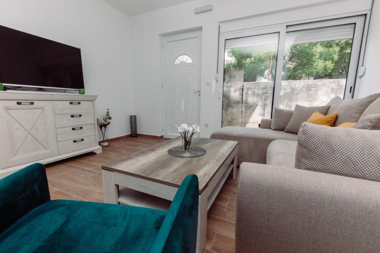Waterfront Apartment Petrovina Kotor Exterior photo
