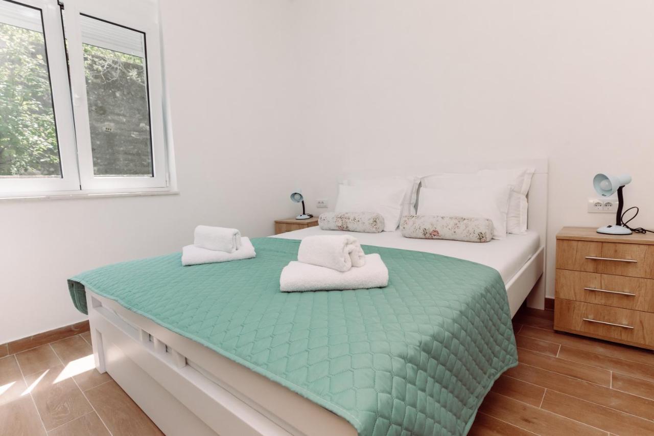 Waterfront Apartment Petrovina Kotor Exterior photo