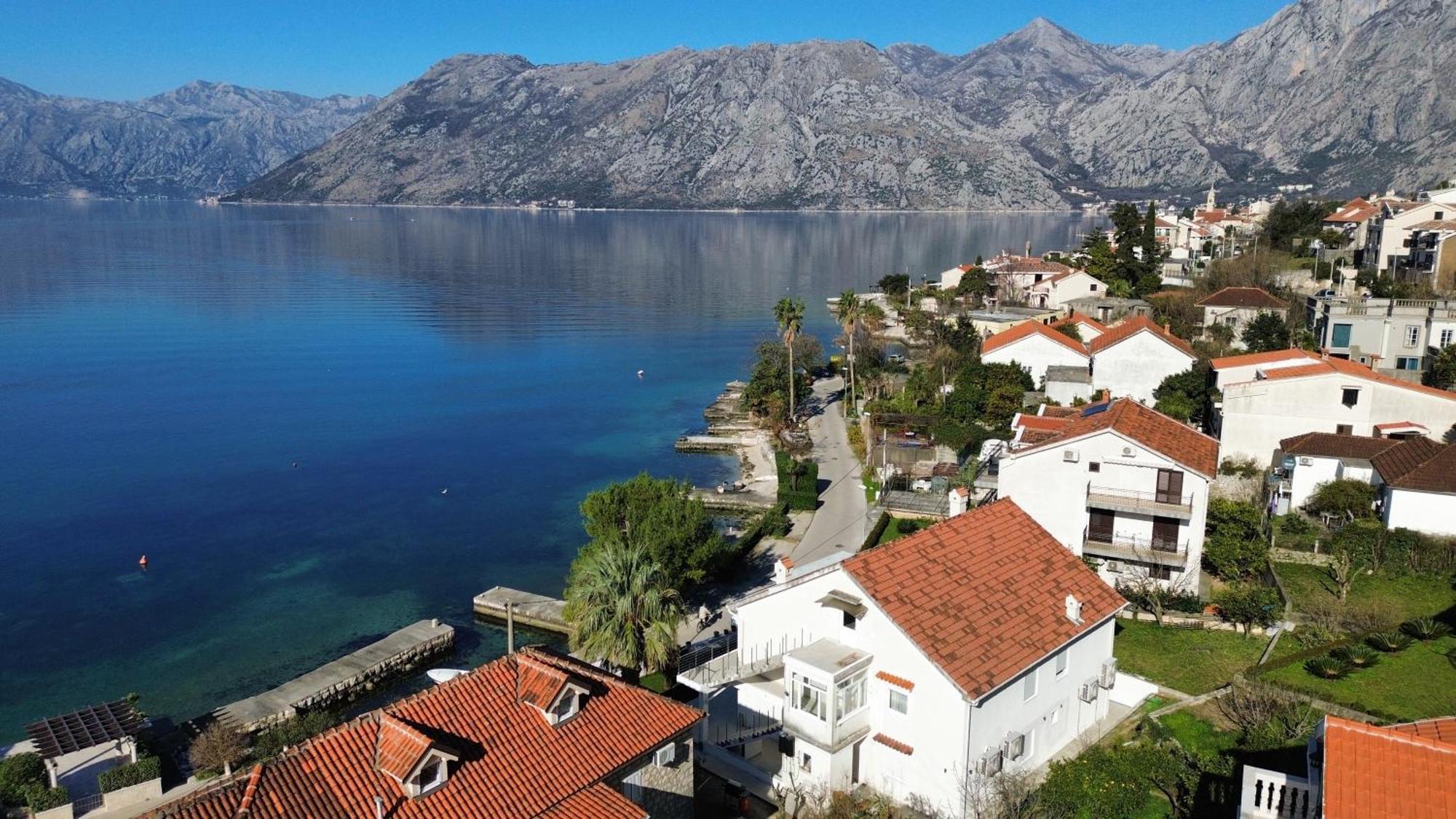 Waterfront Apartment Petrovina Kotor Exterior photo