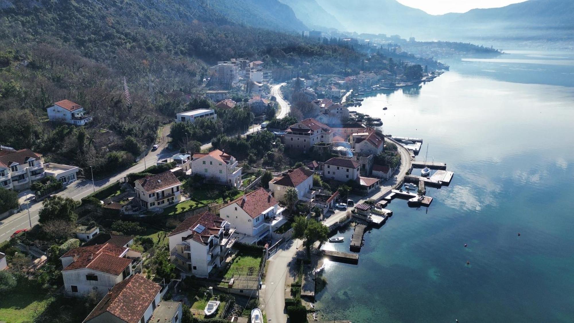 Waterfront Apartment Petrovina Kotor Exterior photo