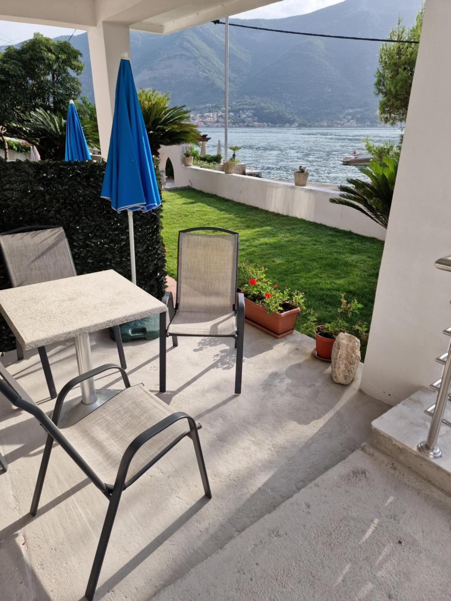 Waterfront Apartment Petrovina Kotor Exterior photo