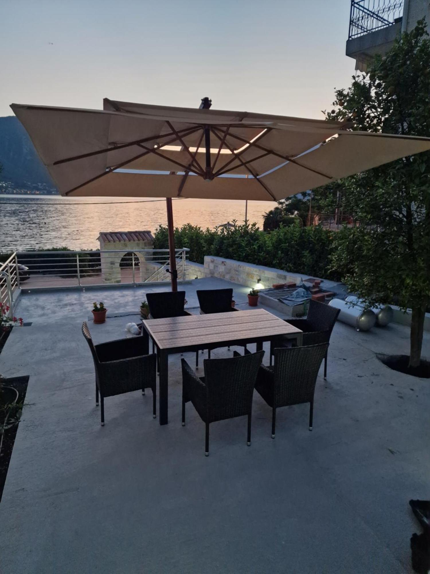 Waterfront Apartment Petrovina Kotor Exterior photo