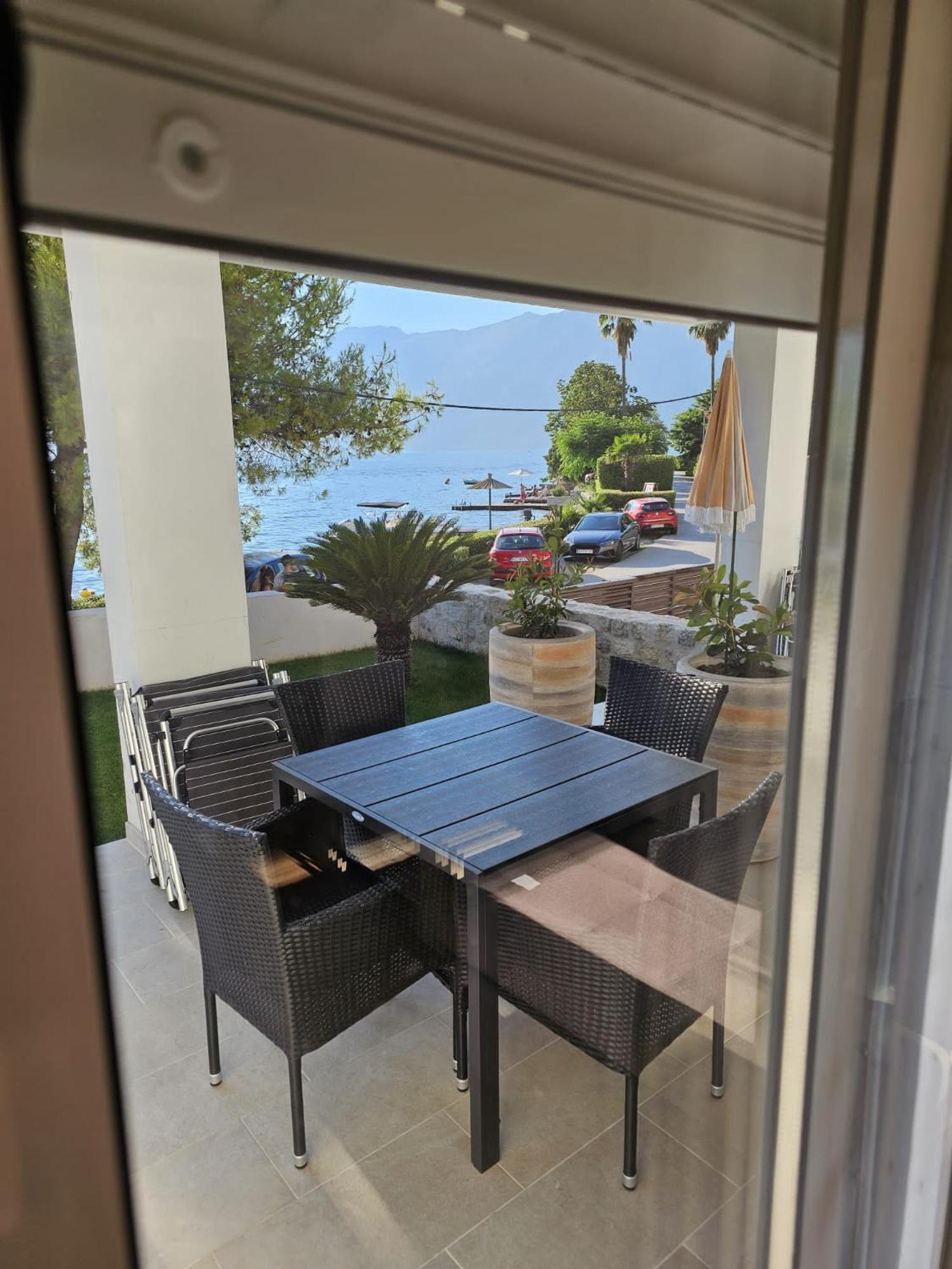 Waterfront Apartment Petrovina Kotor Exterior photo