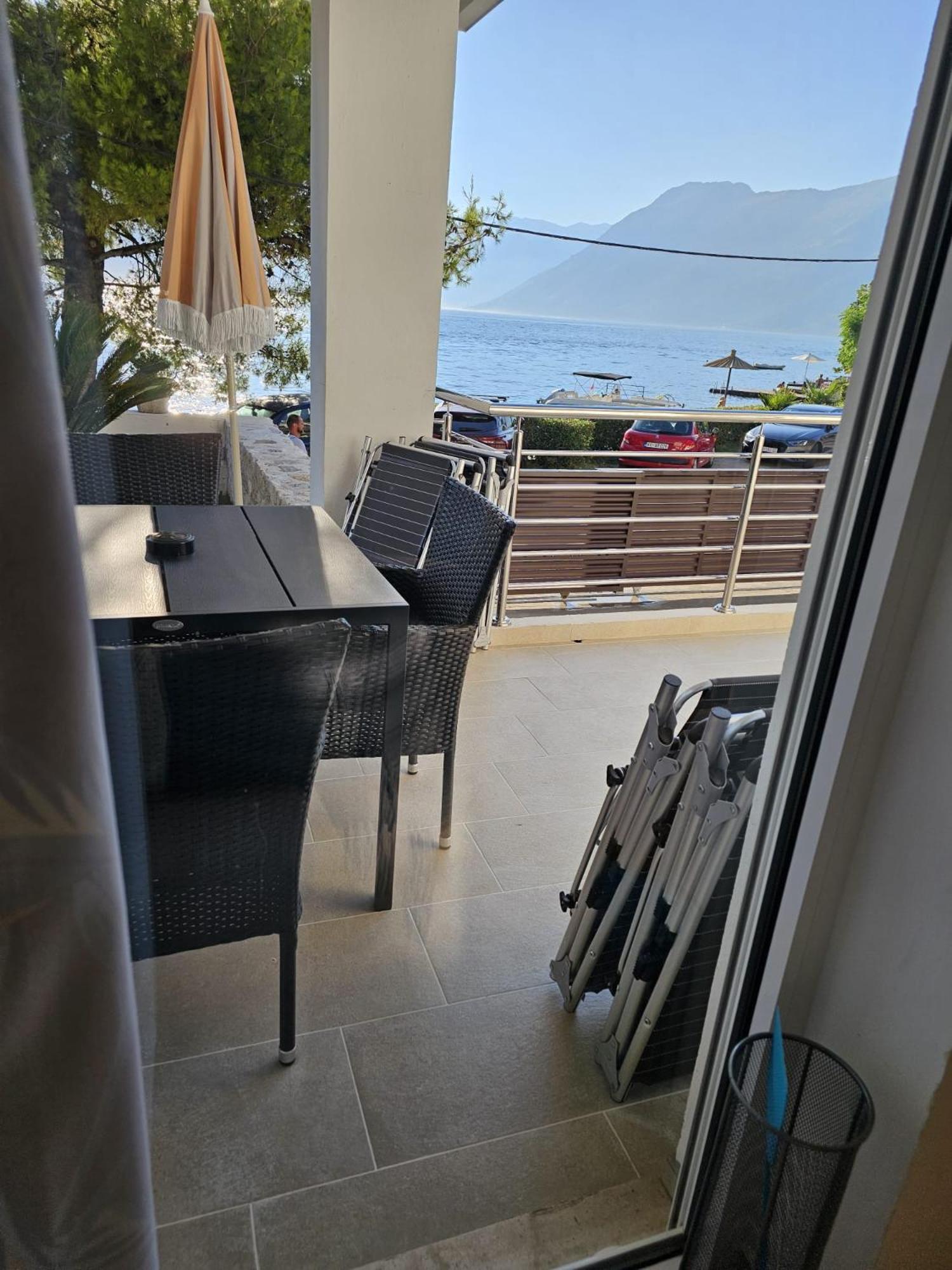 Waterfront Apartment Petrovina Kotor Exterior photo