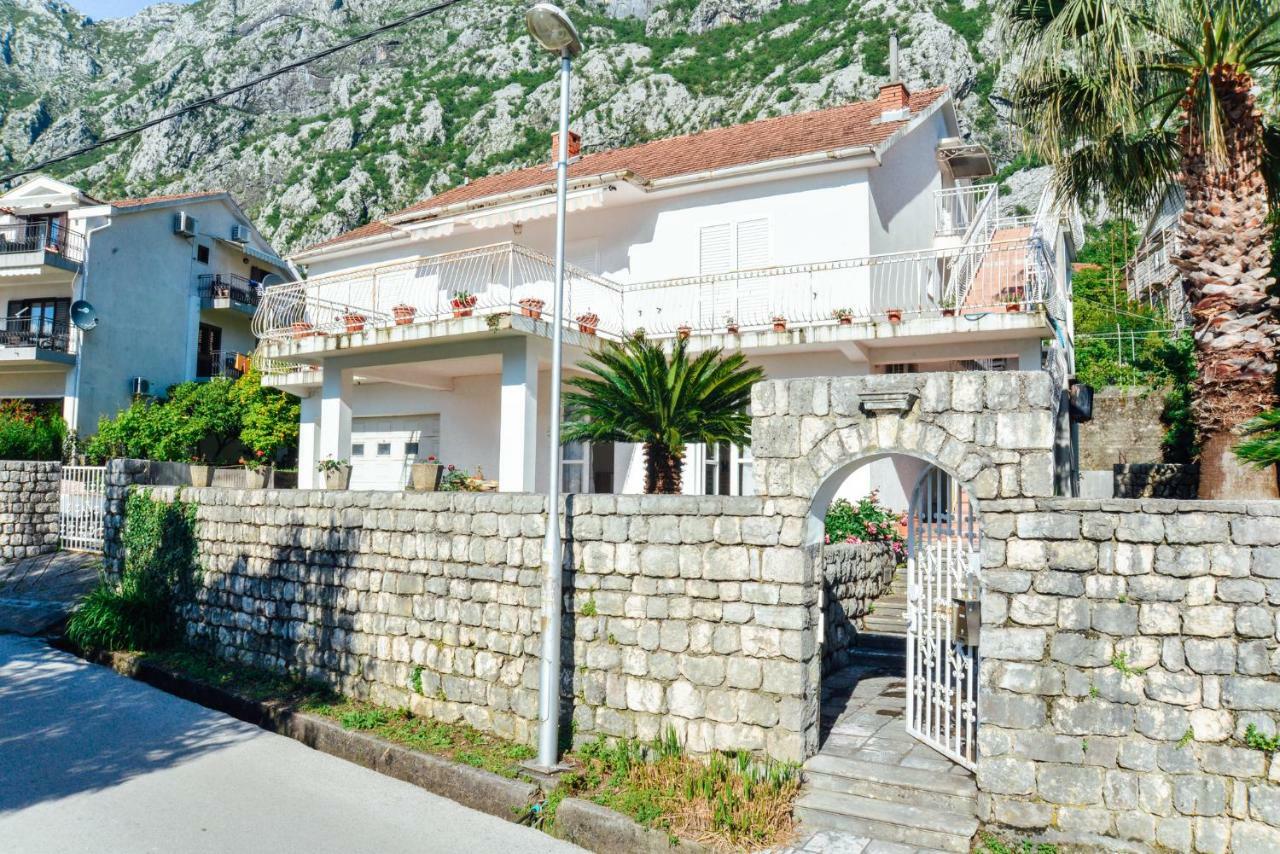Waterfront Apartment Petrovina Kotor Exterior photo